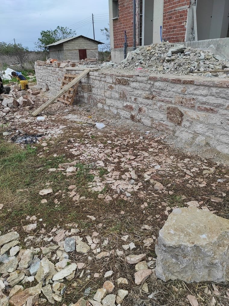 κατασκευη τοιχίου με πετρα πρέβεζα (10)