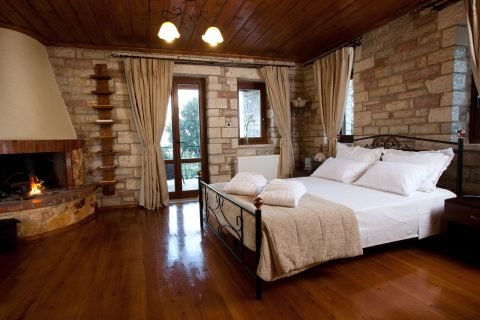 domatio suite apo petra rodavgi