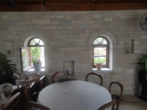 Εσωτερικη επενδυση τοιχιου με πετρα