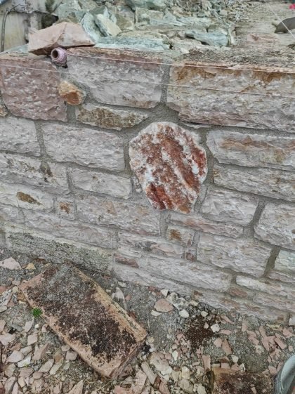 κατασκευη τοιχίου με πετρα πρέβεζα (1)
