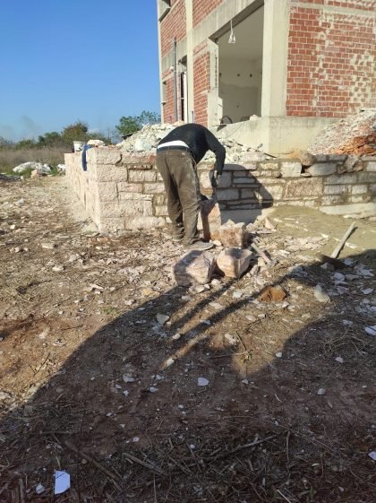 κατασκευη τοιχίου με πετρα πρέβεζα (3)