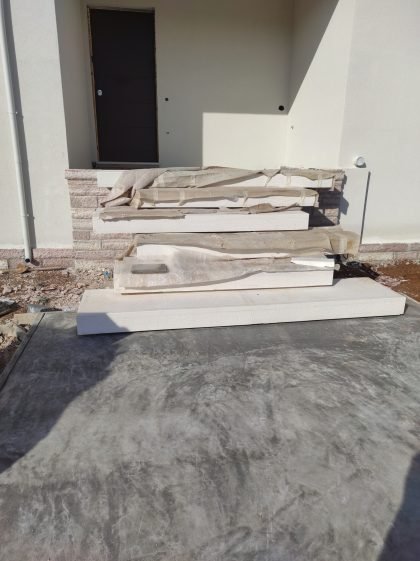 πετρινα σκαλοπατια υπο κατασκευη