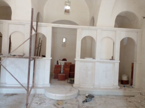 πετροχτιστες καμαρες στο εσωτερικο εκκλησίας